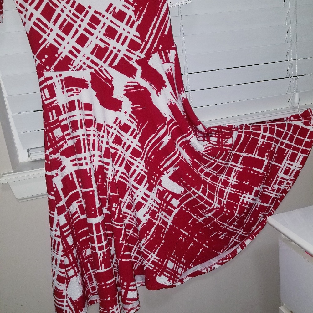 Red Dress - Picture 3 of 3
